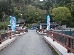 早朝；アメゴ釣り大会・魚影確認釣師達　　_0505'2015